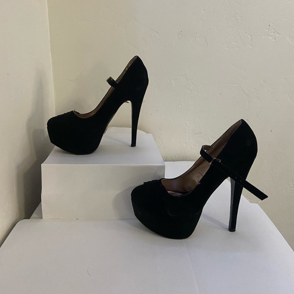 Black Pumps Heels (size: 6) Charlotte Russe (used) - Picture 2 of 4